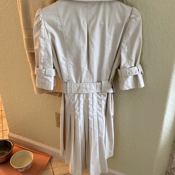 Fabulous Oat colored Ya-Ya Trench Coat size Petite - Picture 9 of 10